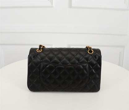 Noir Quilted Chain Shoulder Bag – Black Leather