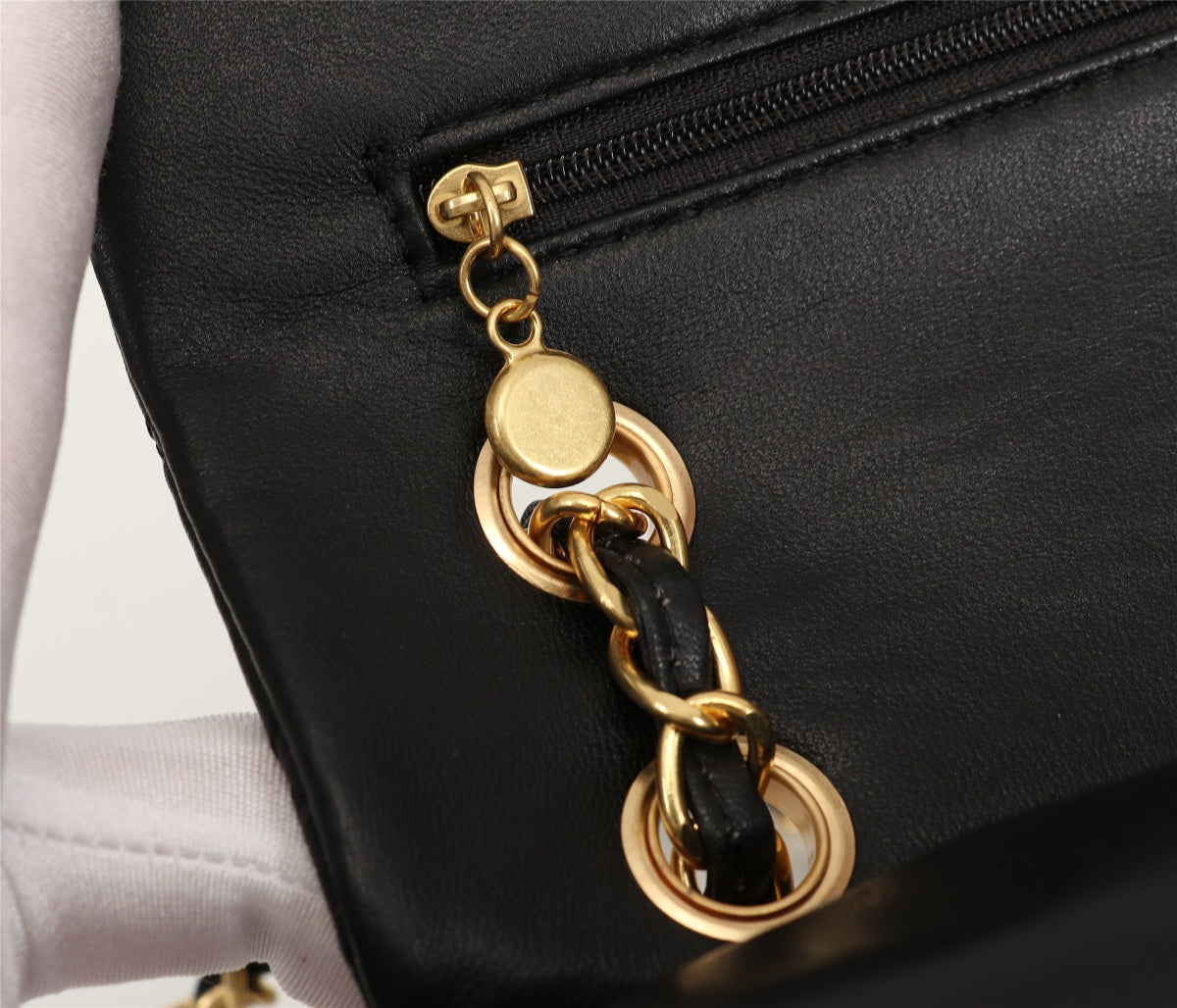 Noir Quilted Chain Shoulder Bag – Black Leather