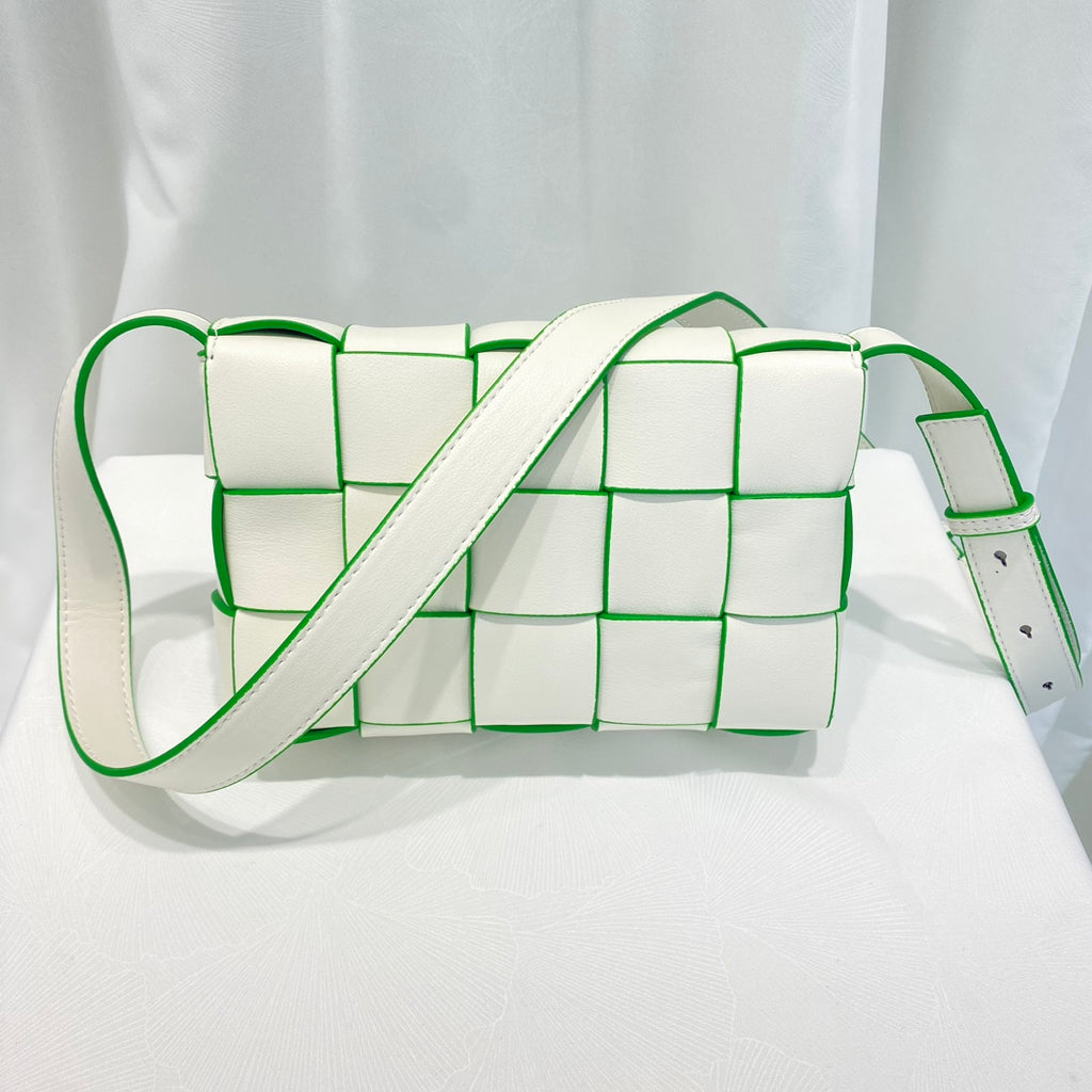 Verde IconnWoven Leather Crossbody Bag – White & Emerald Edge
