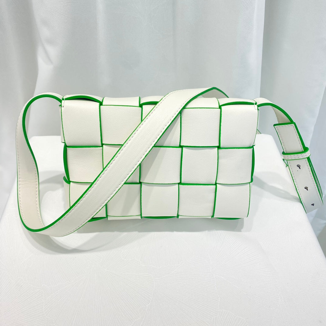 Verde IconnWoven Leather Crossbody Bag – White & Emerald Edge