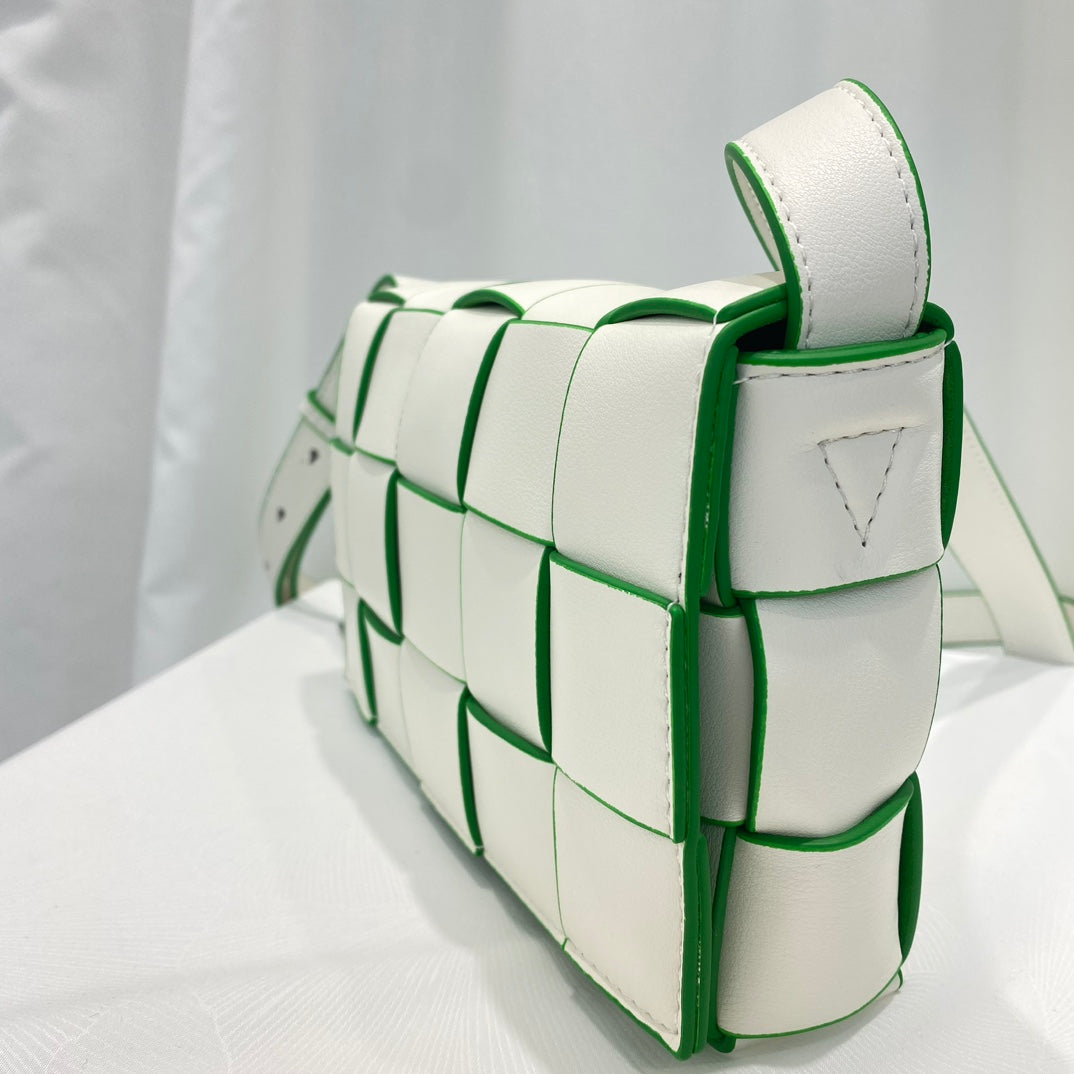 Verde IconnWoven Leather Crossbody Bag – White & Emerald Edge
