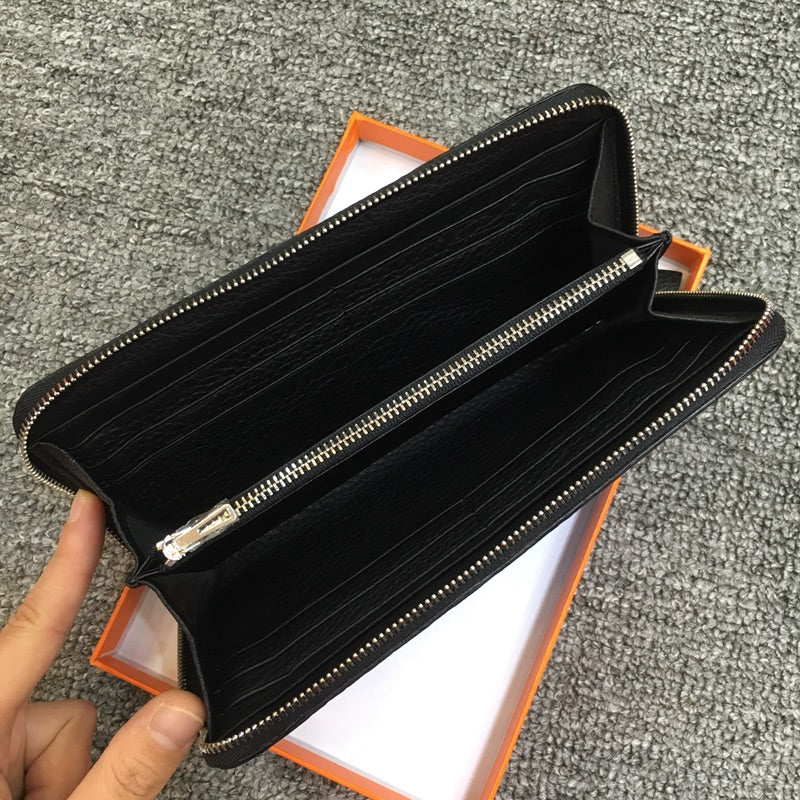 The Livia Zippered Leather Wallet - Black