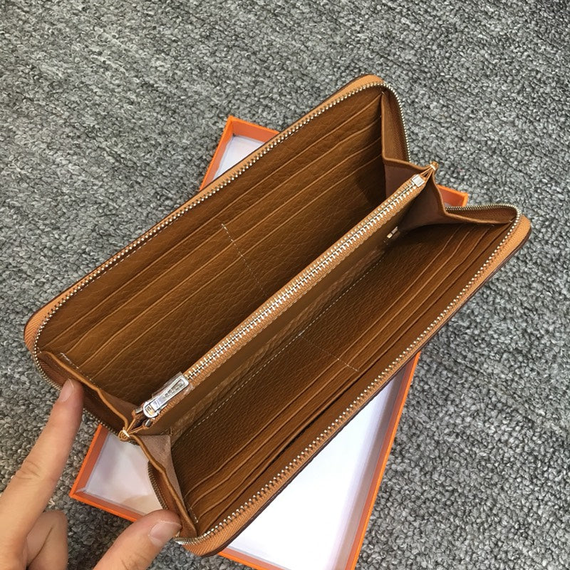 The Livia Zippered Leather Wallet - Brown