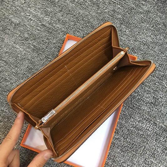 The Livia Zippered Leather Wallet - Brown