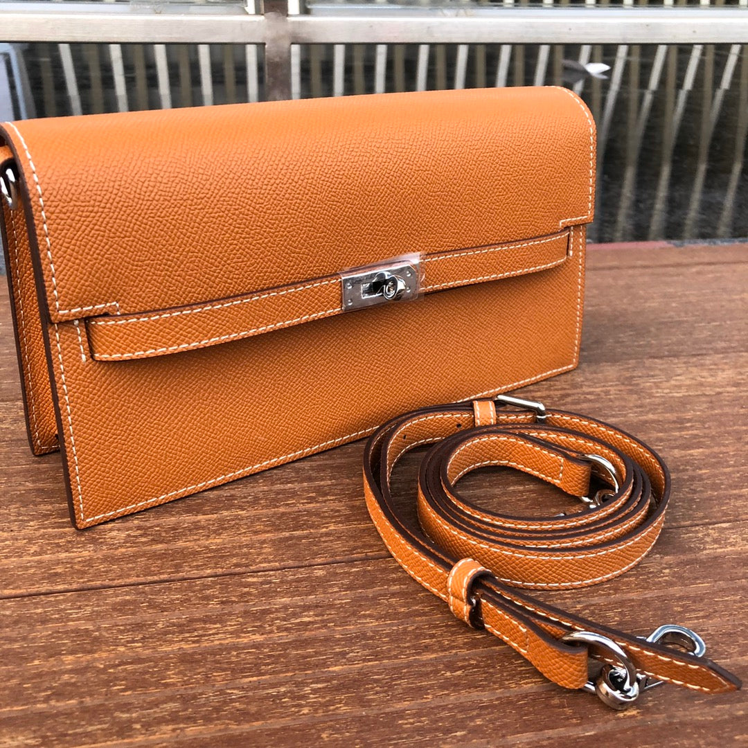 Élan Saddle Leather Wallet Clutch with Detachable Strap