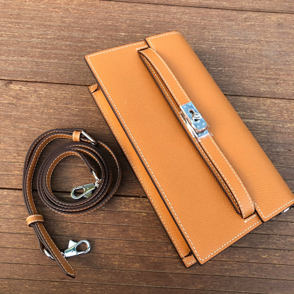 Élan Saddle Leather Wallet Clutch with Detachable Strap