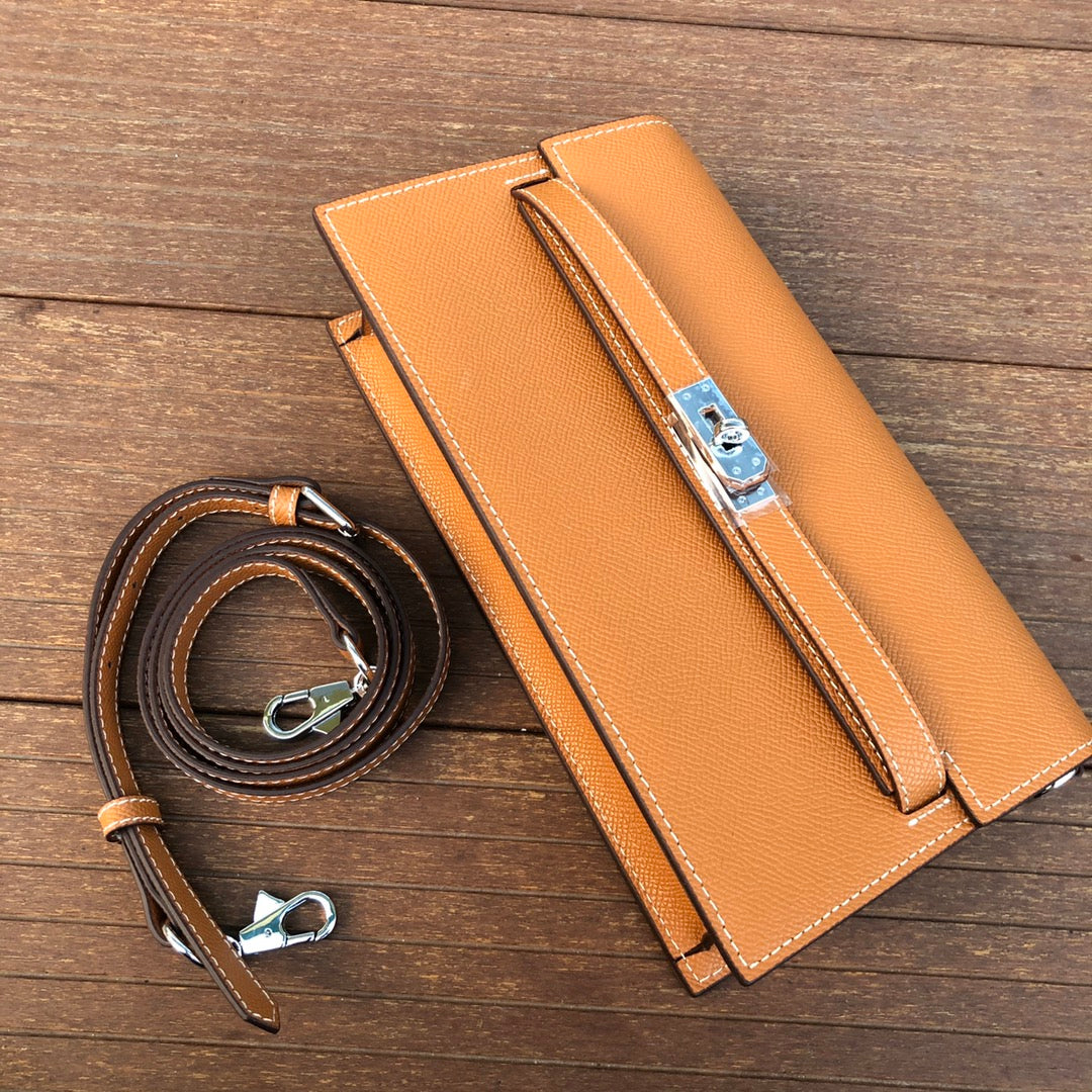 Élan Saddle Leather Wallet Clutch with Detachable Strap