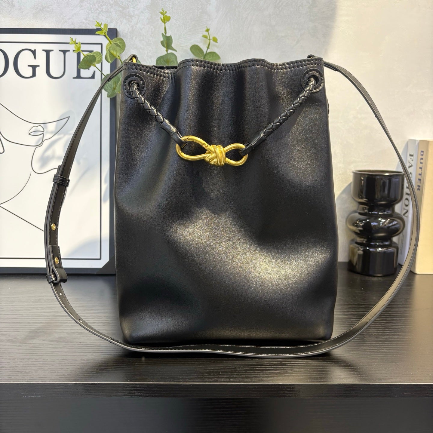 Éclipse Knot Bucket Bag – Black Premium Leather